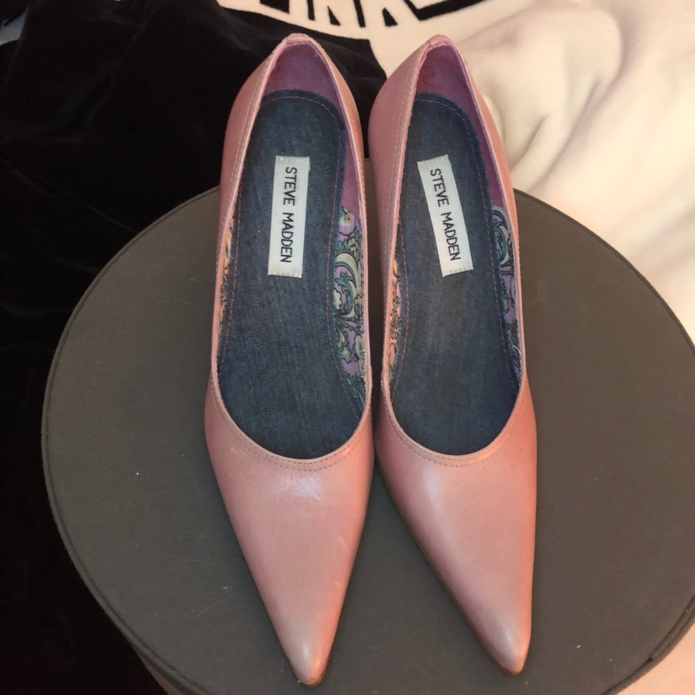 Vintage pink Steve Madden pointy pumps